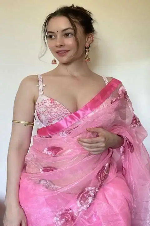 Ishika - Housewife call girl in Goa